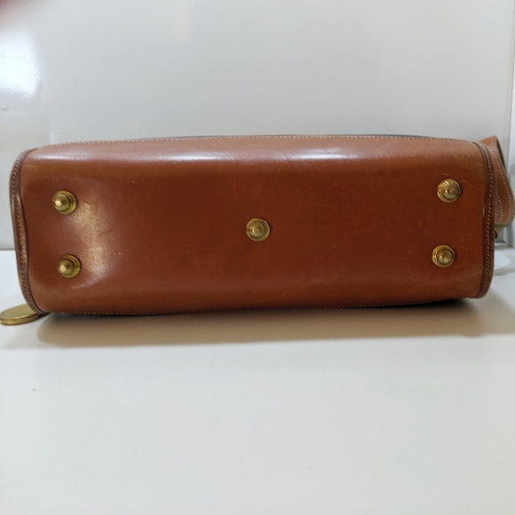 Vintage Dooney and Bourke Crossbody Leather Bag - Picture 4 of 7